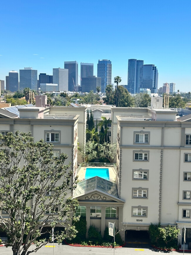 Unobstructed City Views - 10535 Wilshire Blvd