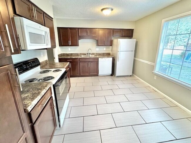 Building Photo - Bartlett Home- Great Schools Availalbe Now