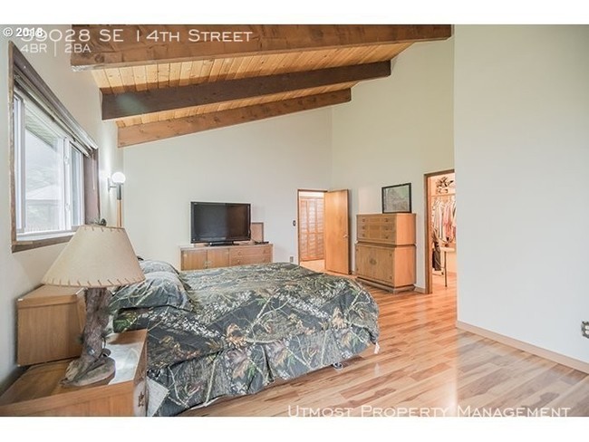 Foto del edificio - Cabin Home on 7 acres, VIEWS and HUGE SHOP!