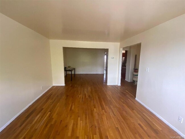 Building Photo - 943 Arnow Ave