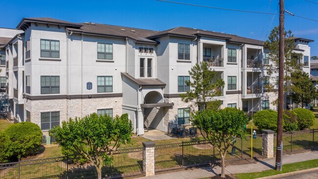 Building Photo - 13801 Napoli Dr