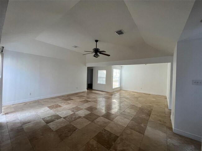 Building Photo - 15115 Corona Del Mar Dr
