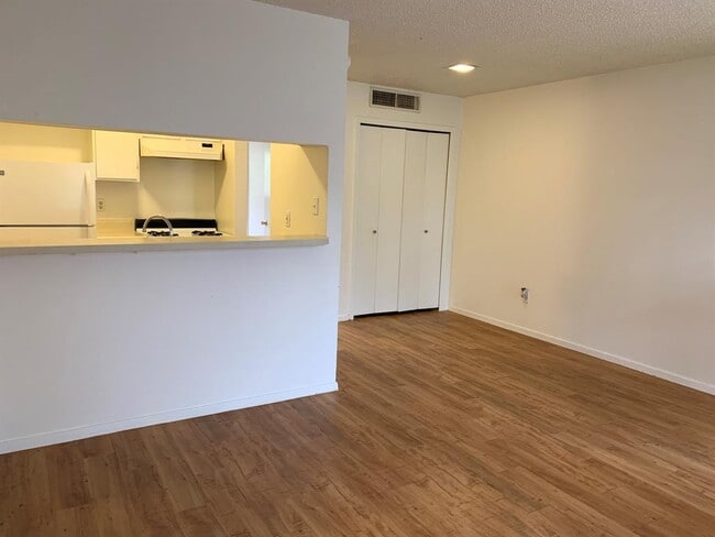 Foto del edificio - 10810 Newmont Rd