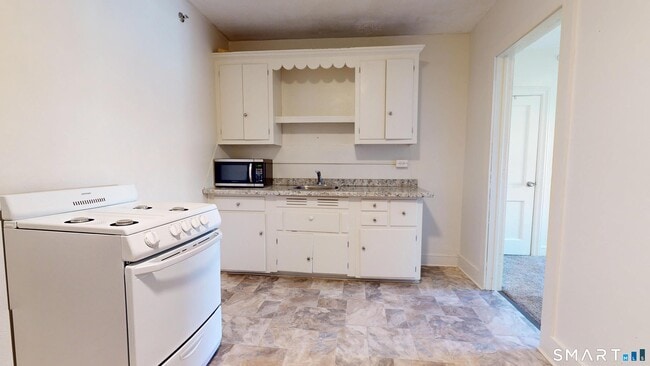 Building Photo - 666 Main St