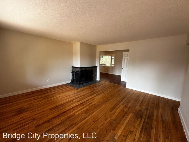 Building Photo - 3 br, 2 bath House - 13933 NE Knott St.