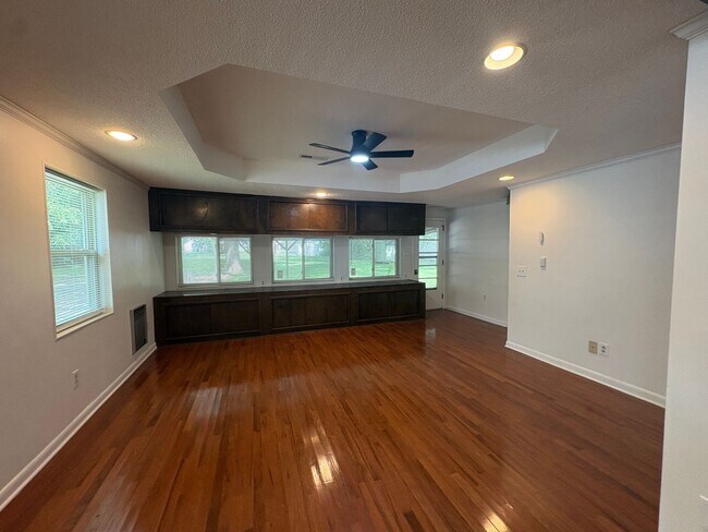 Building Photo - 408 3rd Ave NW