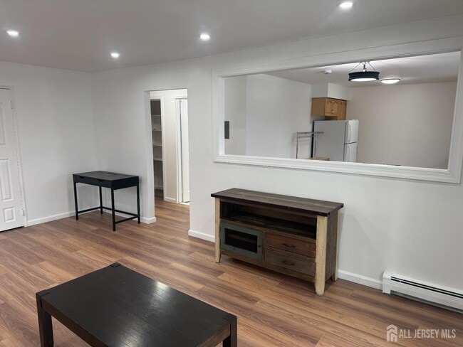 Foto del edificio - 400 Cranbury Rd