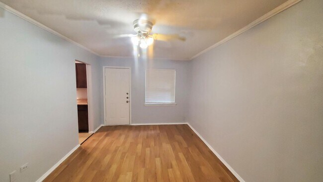 Foto del edificio - 3 bedroom Garland home