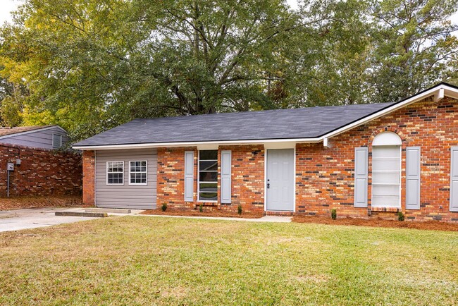 Building Photo - 2855 Viking Dr