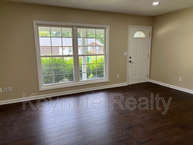 Building Photo - 125 Teakwood Ln