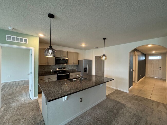 Foto del edificio - 3BD/2BA Modern Florida Home Living Reimagined — Solar-Powered Elegance Near I-95 in Edgewater! FU...
