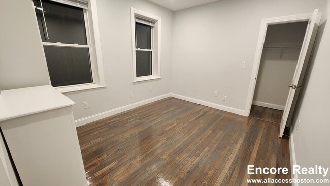 Building Photo - 111 Park Dr