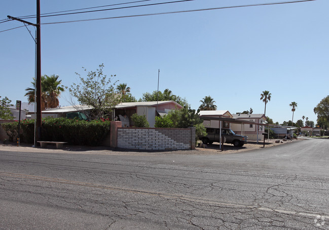 Building Photo - Carefree Village Estates