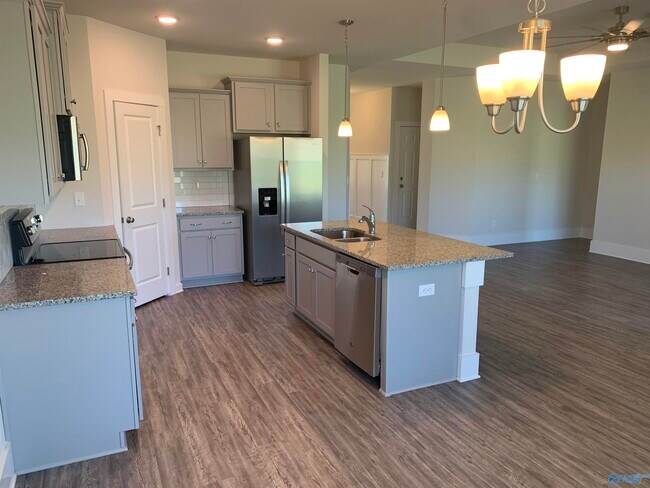Building Photo - 138 Fernhill Dr NW