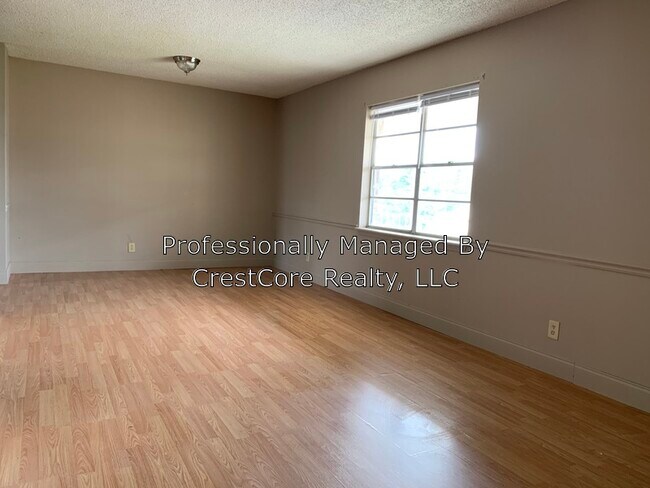 Building Photo - 2105 St John Ave