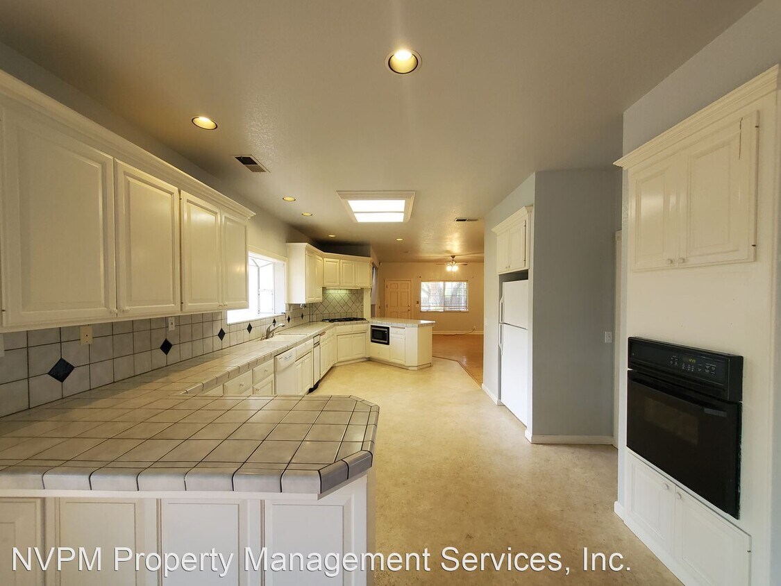 4 br, 2 bath House 1661 Manzanita Ave. House Rental in Chico, CA