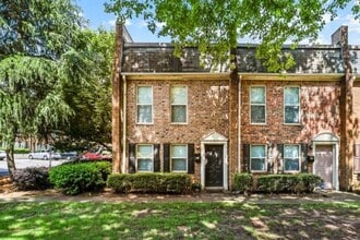 Building Photo - 105 N River Dr