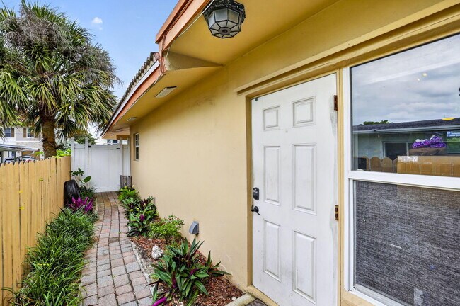 Foto del edificio - 3207 Marine Dr