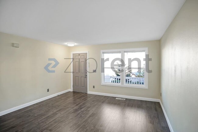Building Photo - Unit
