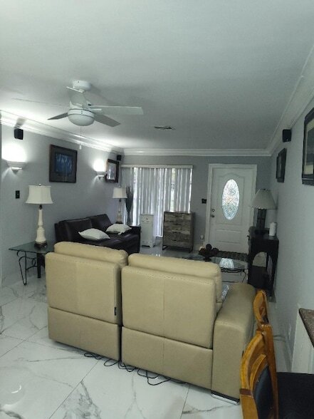 Foto del edificio - 6790 NW 24th Ct