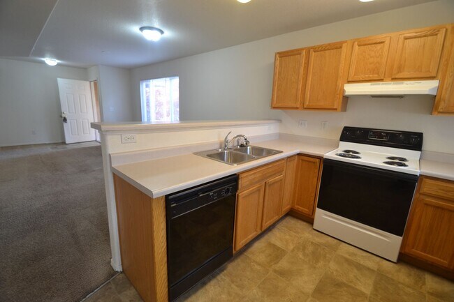 Foto del edificio - Corner 3 bed, 2.5 Bath Townhome in Distric...