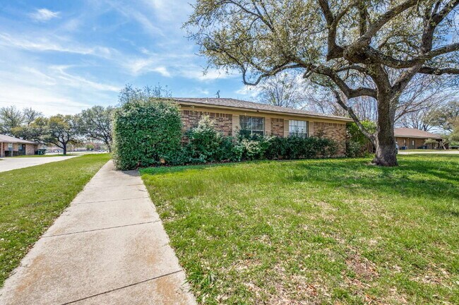 Building Photo - Prime Denton Living: 3-Bed Home Near UNT & Denton High