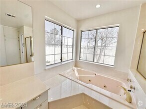 Building Photo - 401 Holcomb