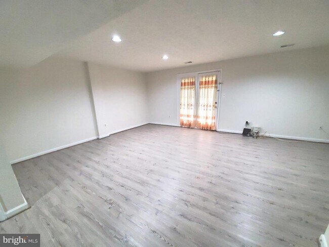 Foto del edificio - 7495 Digby Grn