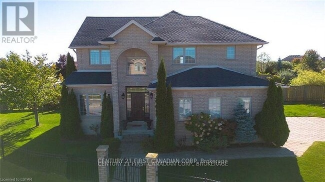 Photo du bâtiment - 2016 Beaverbrook Ave