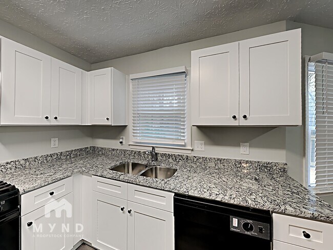 Foto del edificio - 5657 Riding Woods Dr SW