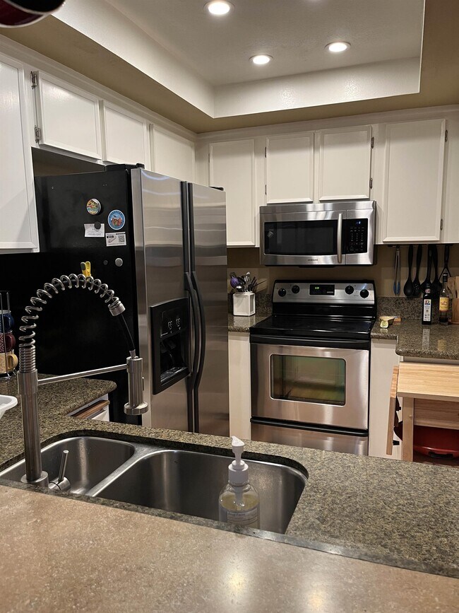 127 W Glaucus St, Leucadia, CA 92124 Townhome Rentals in Leucadia CA