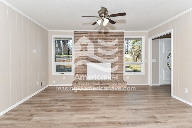 Building Photo - 4016 Williamsburg Dr