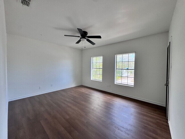 Foto del edificio - ONE BEDROOM APT WITH WATER PAID