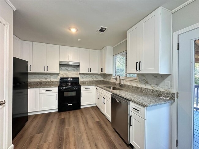 Foto del edificio - 2496 Landington Way NW