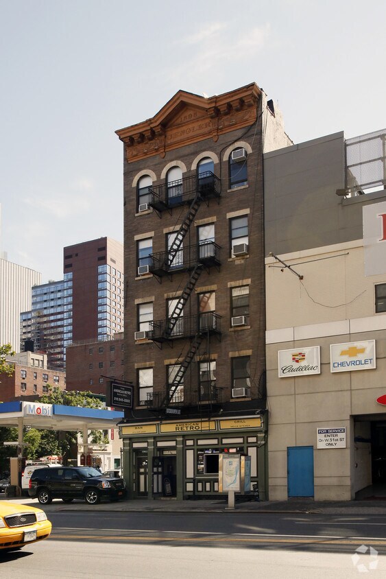 Building Photo - 714 11th Ave