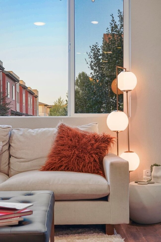 Foto del edificio - Modern 3-Bedroom Townhome in Midtown Denve...