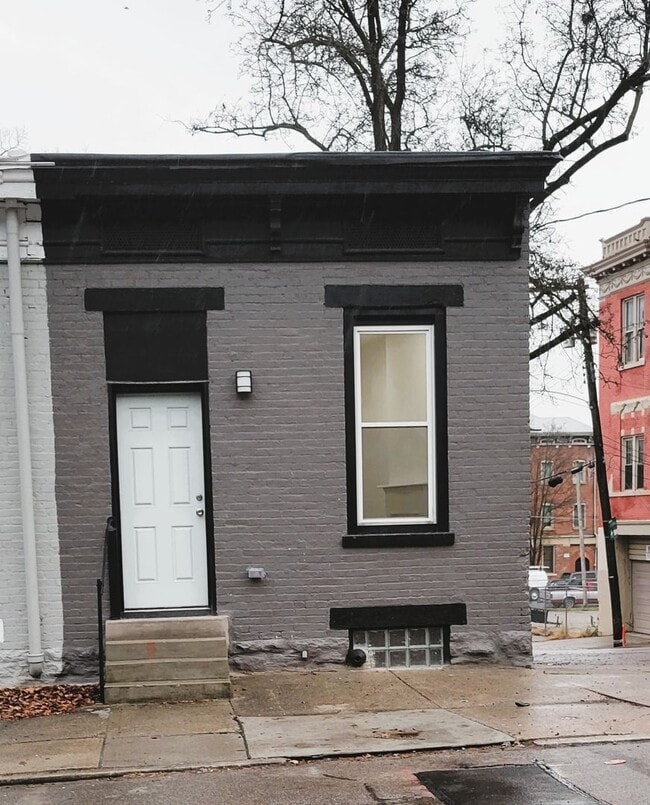 Building Photo - Be the First!  Beautifully renovated townh...