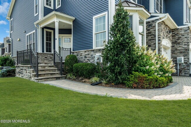Building Photo - 17 Kitchen Ave