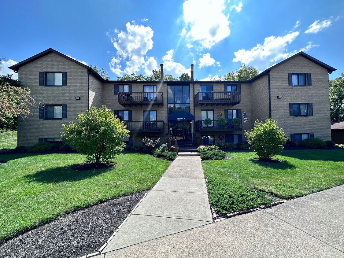 Primary Photo - 2047 Woodtrail Dr