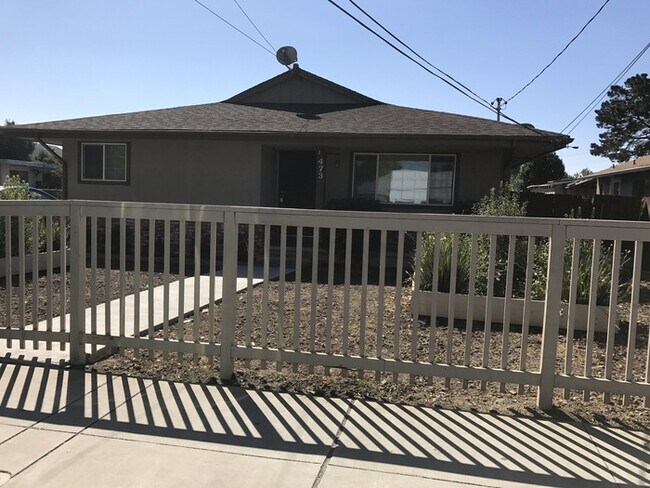 Building Photo - 473 Willow Ave