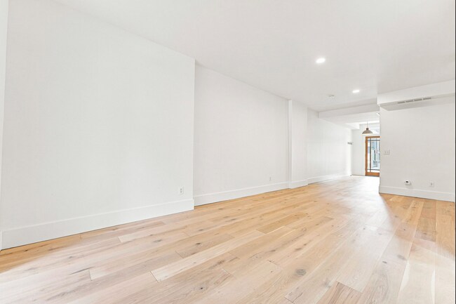 Building Photo - 2554 W 32nd Ave
