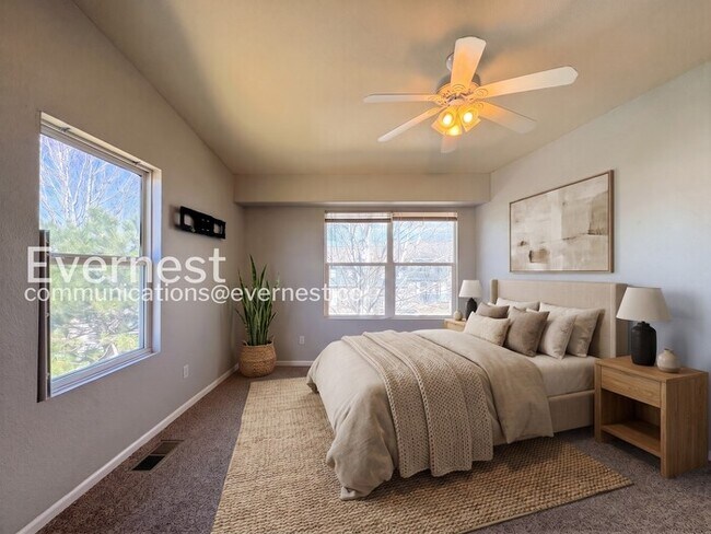Building Photo - 2 Bed/1.5 Bath Townhome with Fenced Yard & Carport / Available Soon!