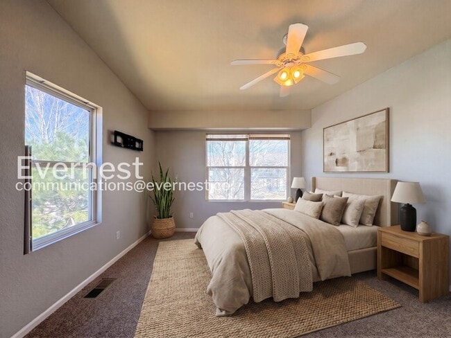 Foto del edificio - 2 Bed/1.5 Bath Townhome with Fenced Yard & Carport / Available Soon!