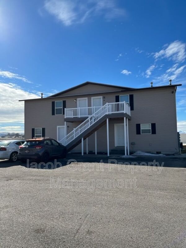 458 Center St Unit 3, Shelley, ID 83274 Condo for Rent in Shelley, ID