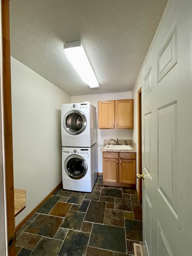 Laundry - 7874 Autumn Ridge Ave