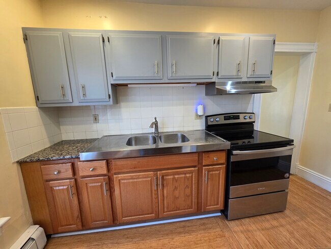 Building Photo - 16 Tilley St