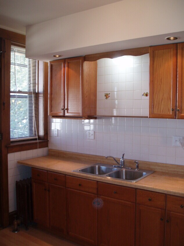 Foto principal - 3950 W Waveland Ave