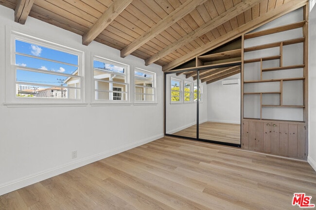 Building Photo - 814 3rd St