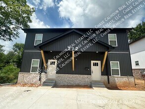Building Photo - 212 S Park St