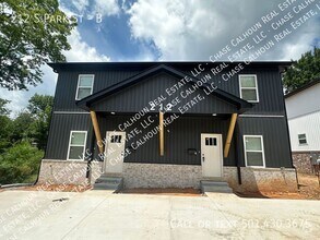 Building Photo - 212 S Park St